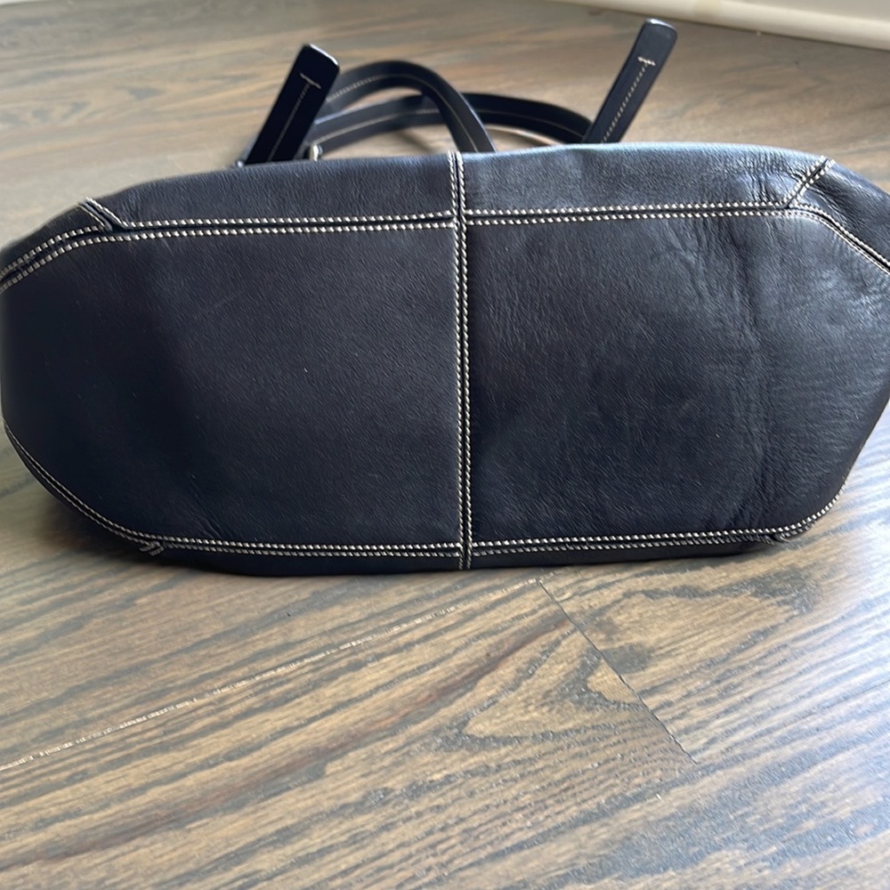 Women’s Tod’s Black Leather Shoulder Tote Bag View 3